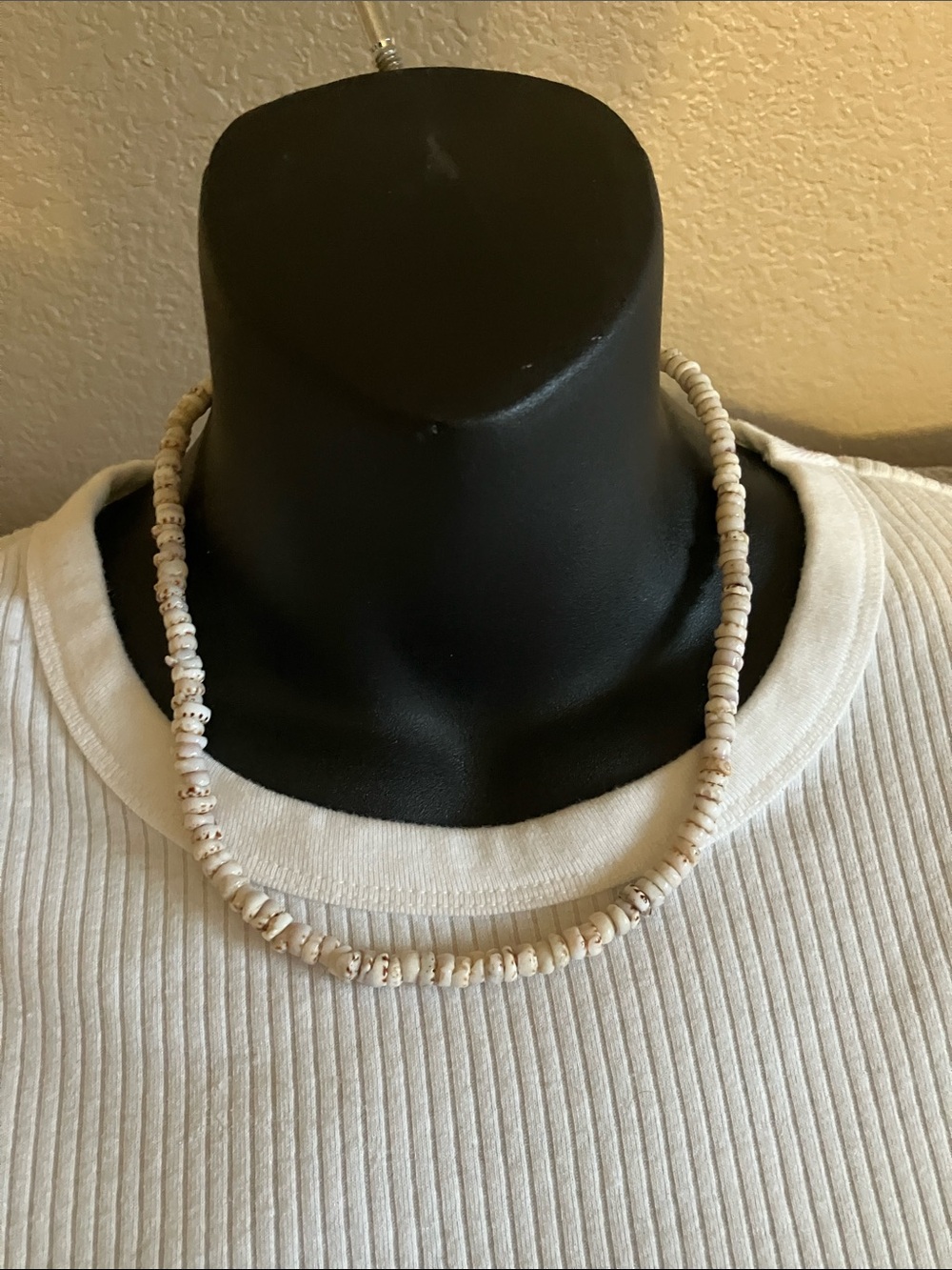 Vintage puma tiger shell Hawaiian necklace.